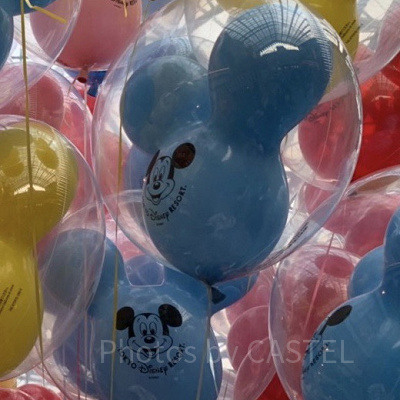 青色のミッキー風船