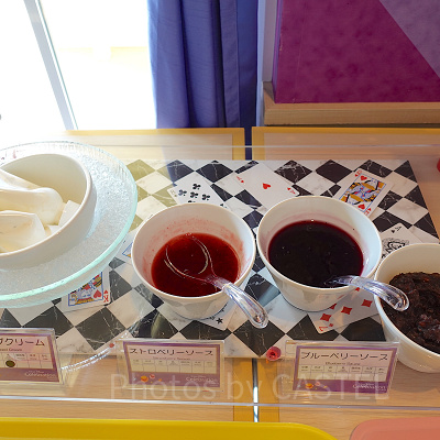 朝食メニュー：パンケーキ用ソース・ホイップクリーム・あんこ