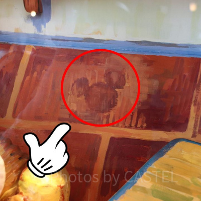 ③レンガの中に隠れミッキー