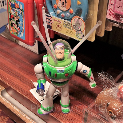 バズ・ライトイヤーの光るおもちゃ