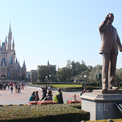 ディズニーでクレジットカードは使える？