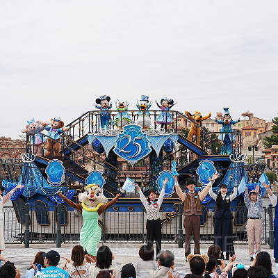 お祝いに駆けつけるキャストさんたち