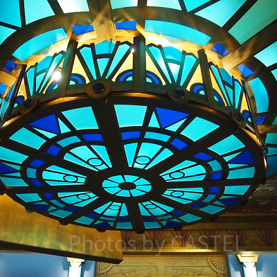 シアターに入る前の天井のライト