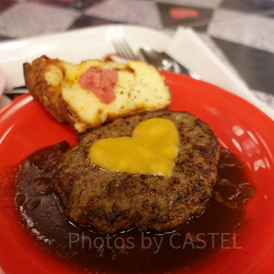 チーズハンバーグ　デミグラス＆ラズベリーソース