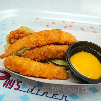 チキンテンダー＆コーンチップス、チーズソース