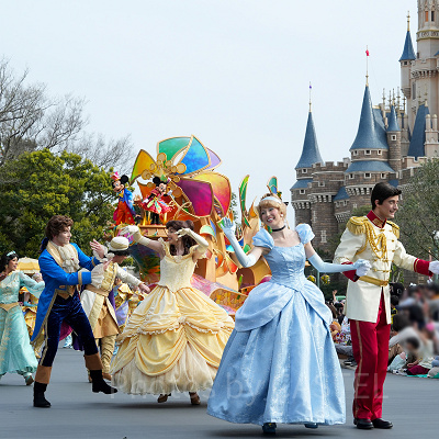 シンデレラとプリンスチャーミング、ベルと野獣、ジャスミンとアラジン