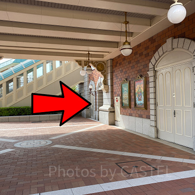 ディズニーランドステーションの駅舎下のコインロッカー（パーク外）