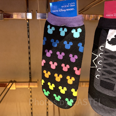 カラフルなミッキーの靴下
