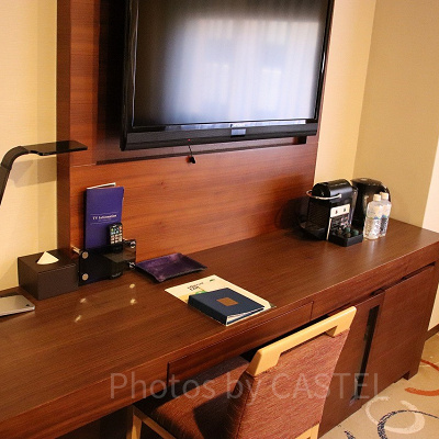 デスクスペース&壁掛けテレビ