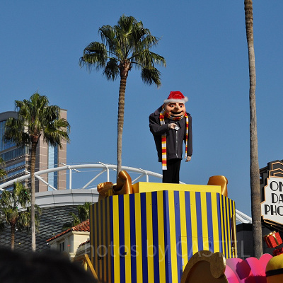 パレード終盤に登場する怪盗グルー