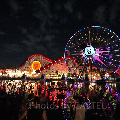 ディズニーカリフォルニアアドベンチャー：ピクサーピアの夜景