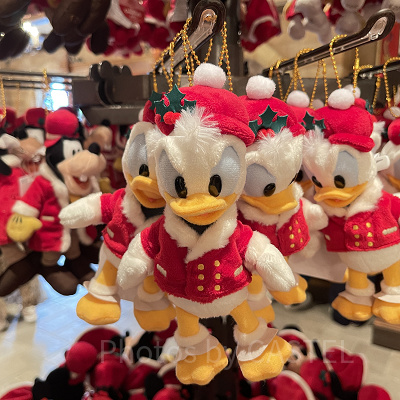 ディズニークリスマスグッズ2023：ぬいぐるみバッジ 2023年11月07日(火)発売