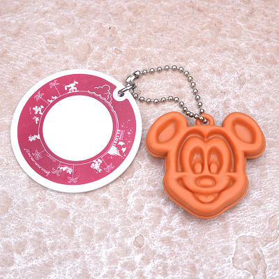 ディズニーガチャガチャのミニフードチャーム①：ミッキーワッフル