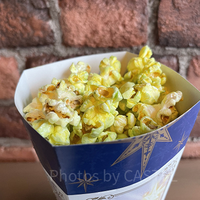 ディズニーのポップコーン：抹茶ホワイトチョコ味