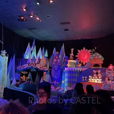 カリフォルニアアナハイムディズニーのアトラクション：イッツ・ア・スモールワールド