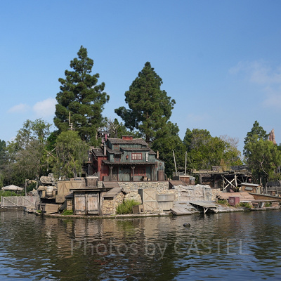 カリフォルニアアナハイムディズニーのアトラクション：トムソーヤ島いかだ