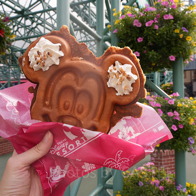 ディズニーランド食べ歩き:ミッキーワッフル