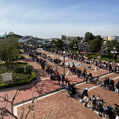 ディズニーランドのエントランス