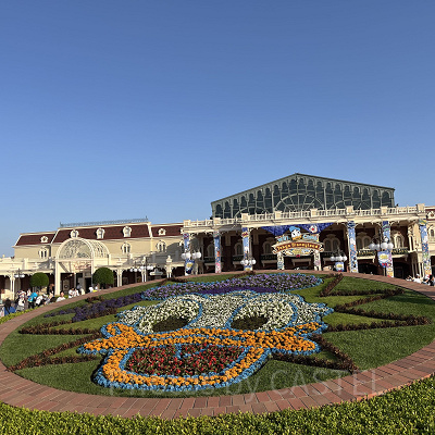 ディズニーランドのエントランス