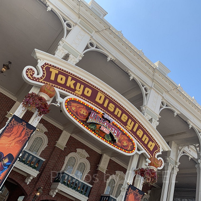 ディズニーランドのエントランス