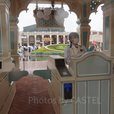 ディズニーランドのエントランス