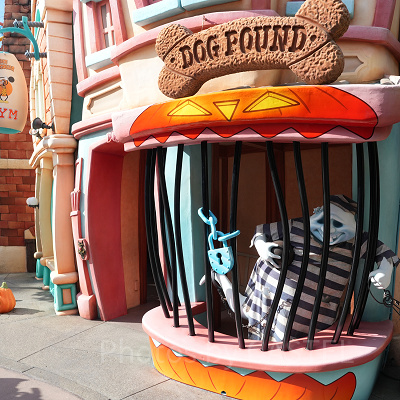 ディズニーランドのハロウィンデコレーション（トゥーンタウン）