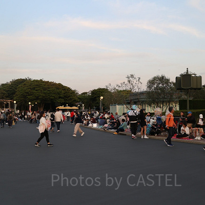 ディズニーランド5月混雑状況レポート：シンデレラ城前プラザ(18:30頃)