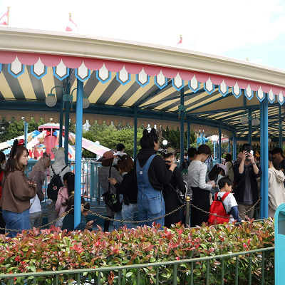 ディズニーランド5月混雑状況レポート：「空飛ぶダンボ」待ち列(12:00頃)