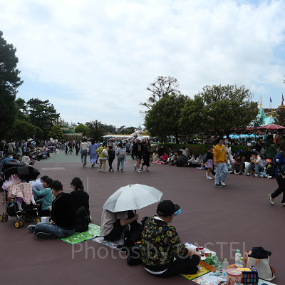 ディズニーランド5月混雑状況レポート：ウエスタンランドのパレード待ち(12:00頃)