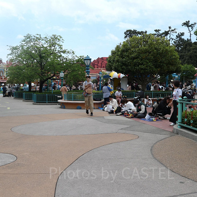 ディズニーランド5月混雑状況レポート：トゥーンタウンのパレード待ち(10:30頃)