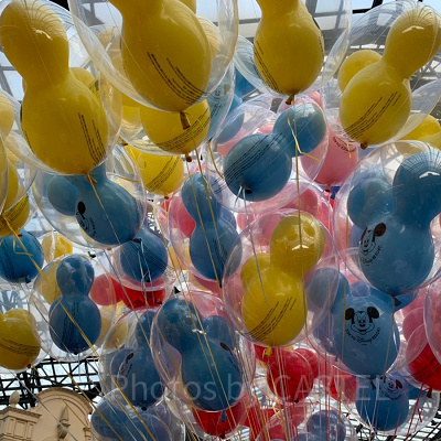 ディズニーランドのミッキーシェイプ風船