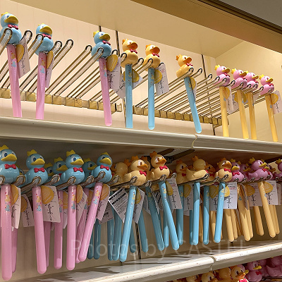 ドナルドのクワッキー・ダックシティのグッズ