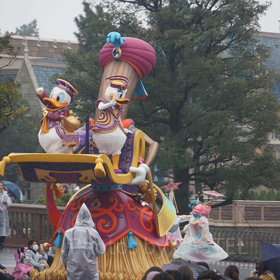 フィルハーマジックで魔法のじゅうたんに乗るドナルドのシーンはリアルな浮遊感