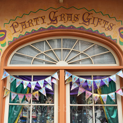 ディズニーランドの「パーティグラ・ギフト」に飾られたドリームガーランド