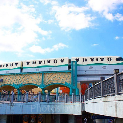 モノレールやシャトルバスで移動が楽！