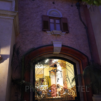 「エル・モンド・インフィニティ」：ビバリーヒルズ