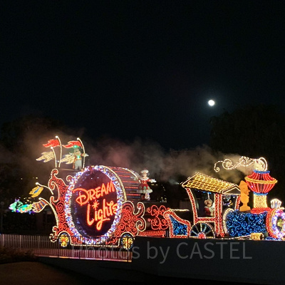 トゥモローランドテラスから見たエレクトリカルパレード