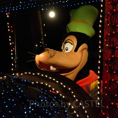 エレクトリカルパレード（TDL・夜）<br /> 設定：140mm SS1/100 F6.0 ISO2000