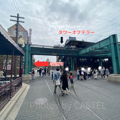 エメラルドグリーンの高架が目印