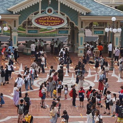 東京ディズニーランドの入園風景