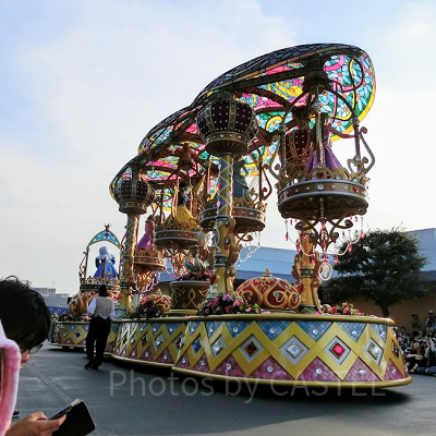 フェアリーゴッドマザー・ラプンツェル・白雪姫・シンデレラ・オーロラ姫のフロート