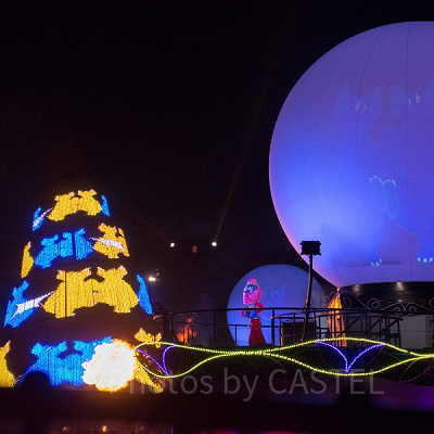 ファンタズミック！ バージ全体（TDS・夜）<br /> 設定：50㎜ SS1/100 F4.8 ISO3200