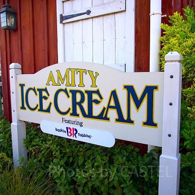 アミティ・アイスクリームのオシャレな看板