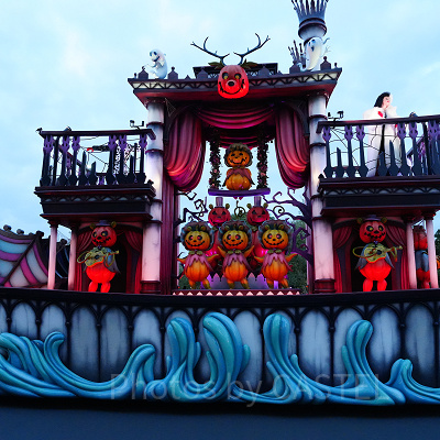 クルエラ・ド・ビルが乗ったフロート