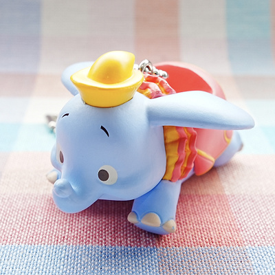 空飛ぶダンボのキーチェーン（ディズニーガチャガチャ）