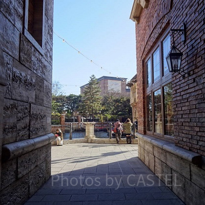 「FIGAROS CLOTHERS」という看板を目印に進もう。