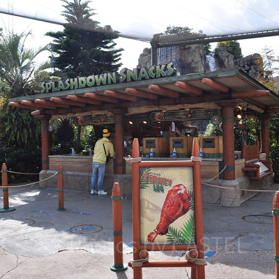 ジュラシックアウトフィッターズ入口のフードカート