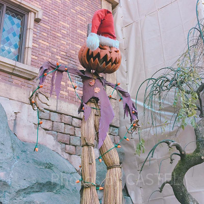 ハロウィンから年明けまでQラインの装飾も大幅に変わる