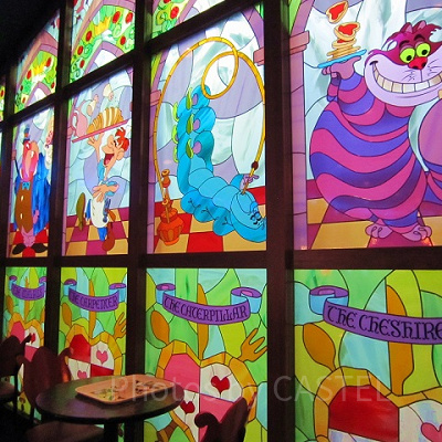 ふしぎの国のアリスのキャラクターがいっぱい