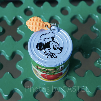 ガチャガチャ：お菓子モチーフのキーチェーン①トマトスナック缶